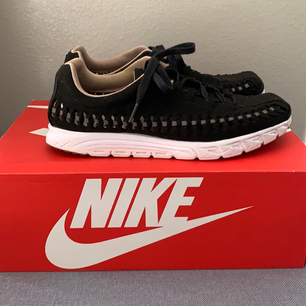 Women’s Nike Mayfly size 9.5